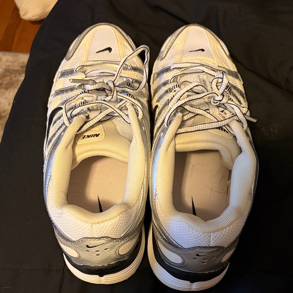 Nike Men's White and Gray Athletic Shoes - Picture 2 of 4